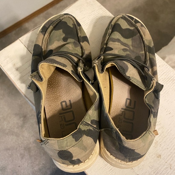 Hey Dude Camo Women's size 5 - Picture 2 of 2